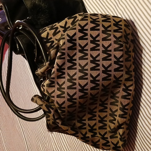 Purses - Picture 3 of 4